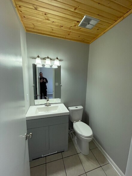 Half Bath - 116 Lookout Dr