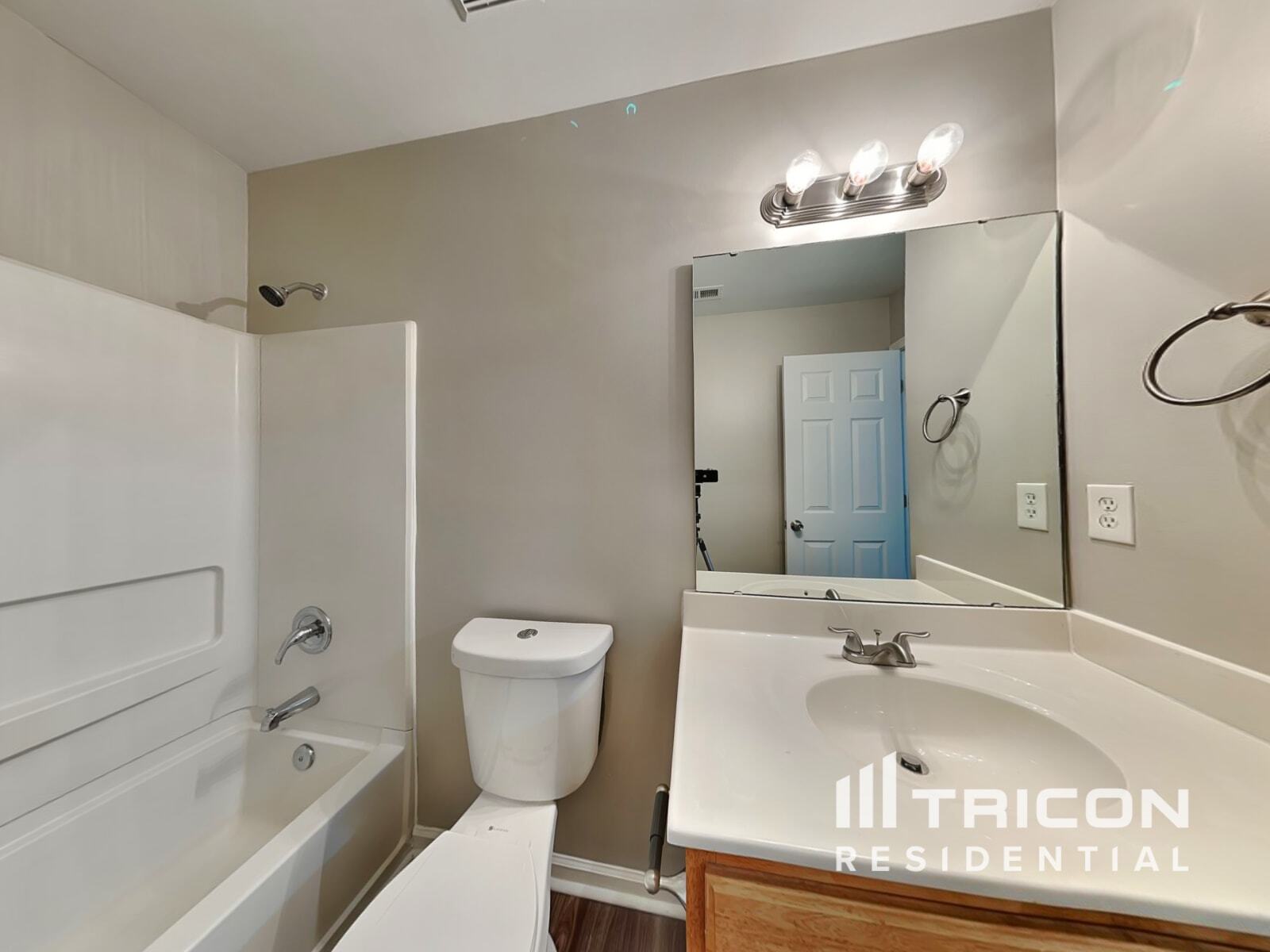 Building Photo - 146 Madelia Pl