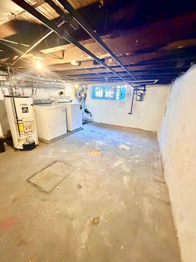 Building Photo - 1825 Dudley St