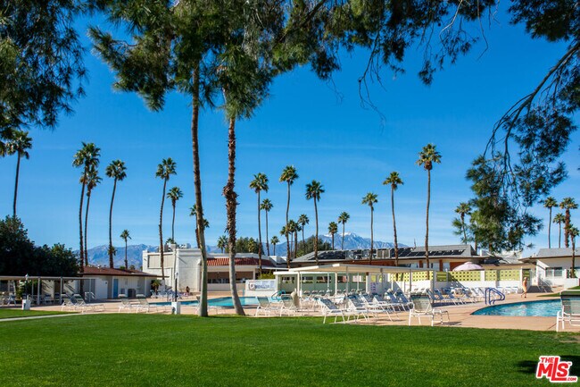 Building Photo - 32180 Saucon Valley St