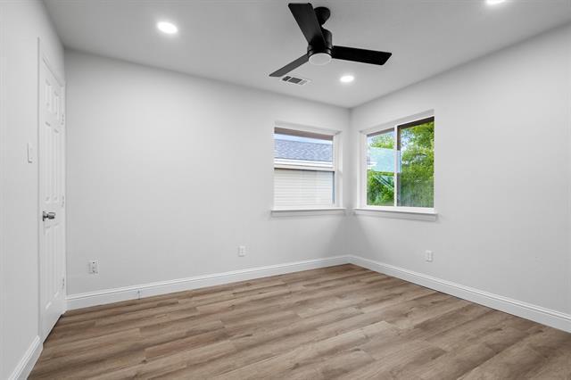 Building Photo - 9424 Blue Jay Way