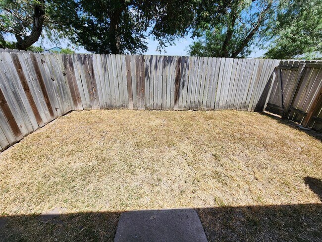 Building Photo - 2525 Chuparosa Ct