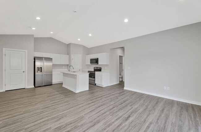 Building Photo - 13432 W Haskell Ct