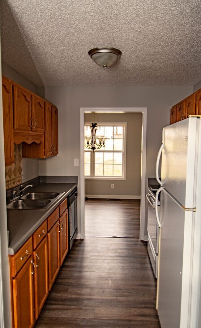 Building Photo - 3 Bedroom Pet Friendly Home For Rent In St...