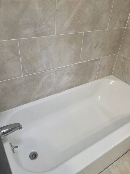 Building Photo - 14 Vera St