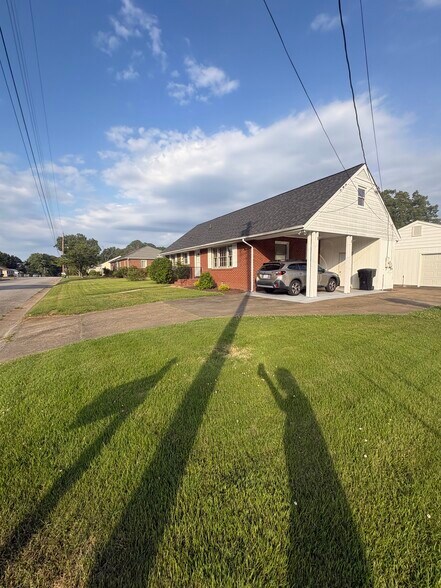 Street Profile - 2904 Norfolk St