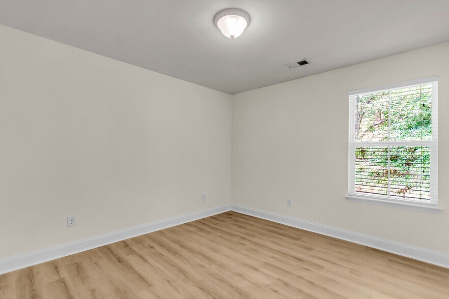 Building Photo - 229 Larissa Dr