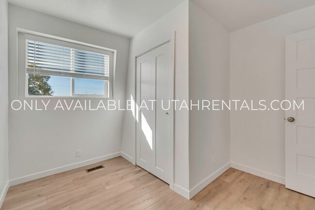 Building Photo - 680 N 400 W