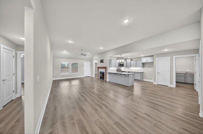 Building Photo - Great House in Quiet Neighborhood Ready to...
