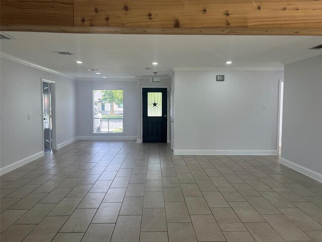 Building Photo - 3020 Great Valley Dr