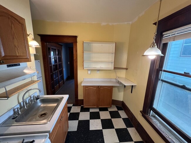 Building Photo - 309 N Pinckney St