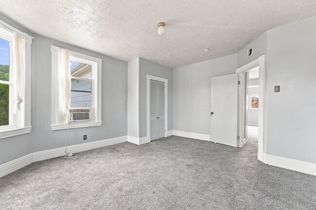 Building Photo - 67 Oregon Ave