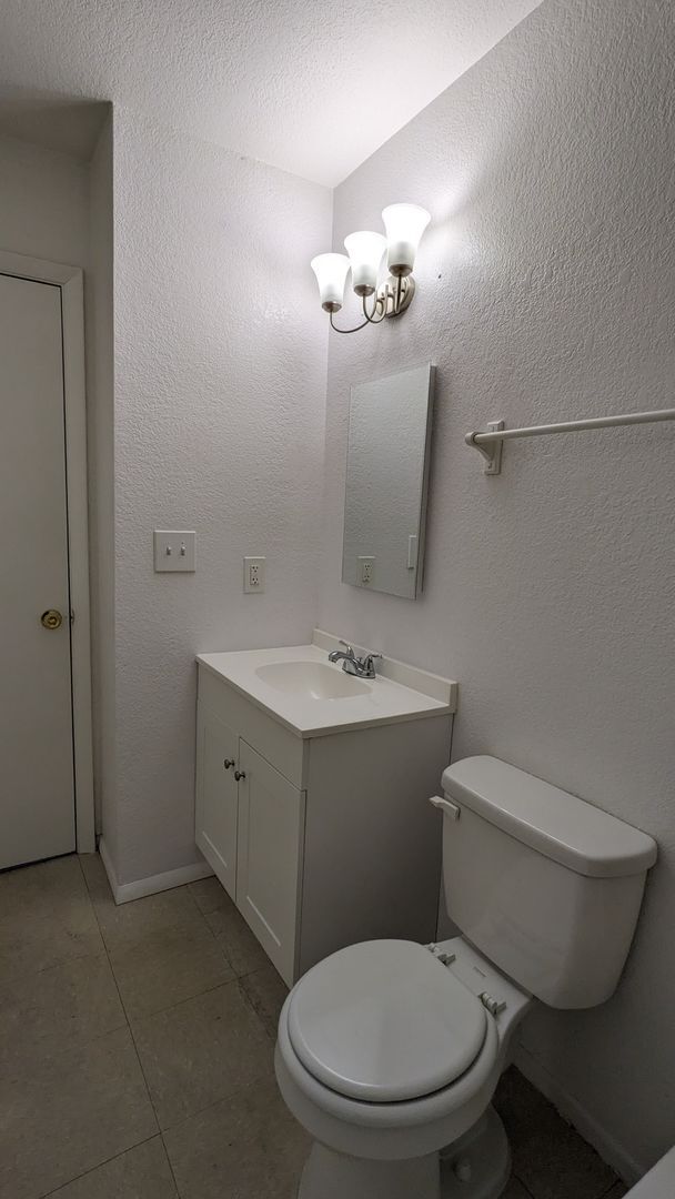Building Photo - 3450 Cochran Dr