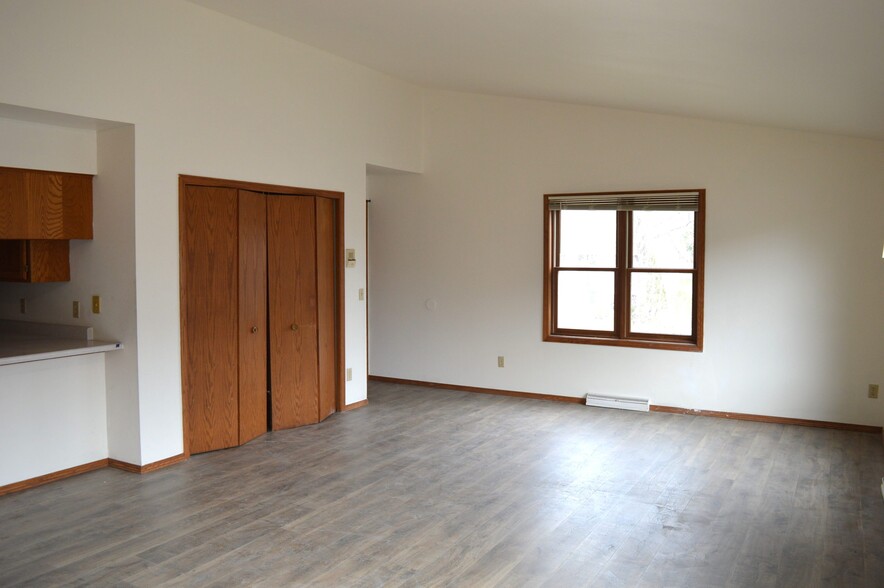Building Photo - 2289 S Thompson Dr