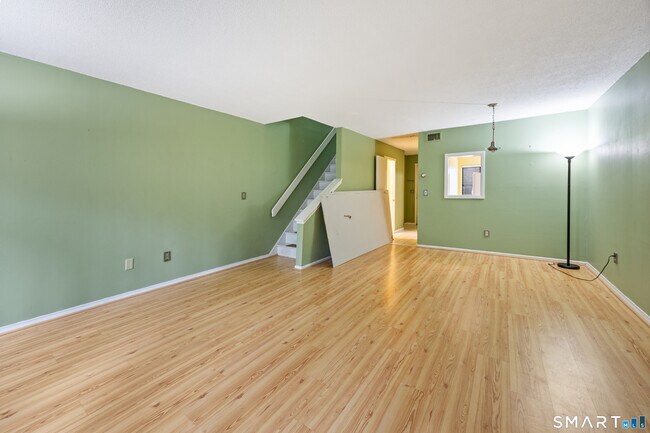 Building Photo - 5 Staunton Ct