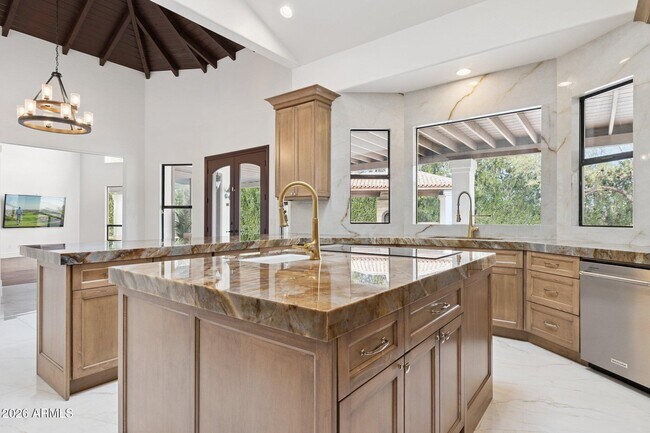 Building Photo - 8303 N 61st Pl