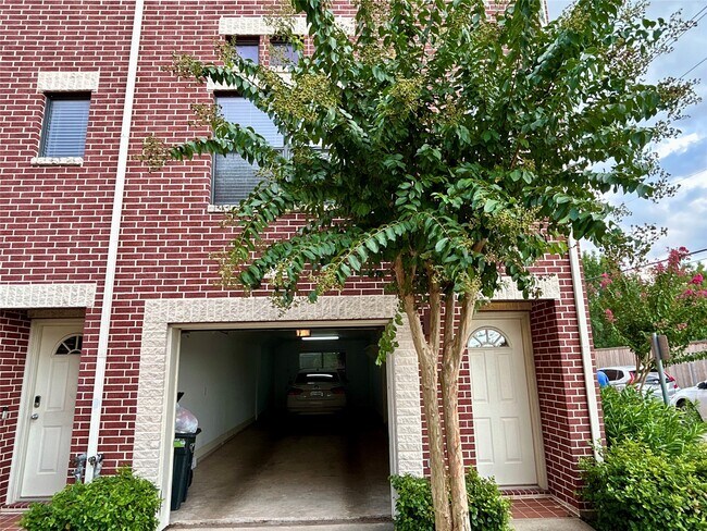 Building Photo - 3501 Link Valley Dr.