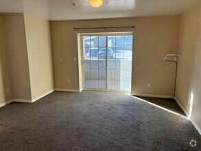 Building Photo - Green River 3 bed 2 bath Condo