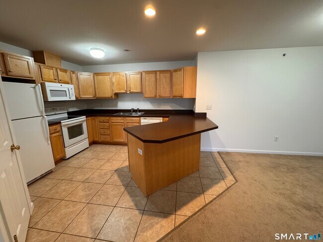 Building Photo - 128 Meridian St