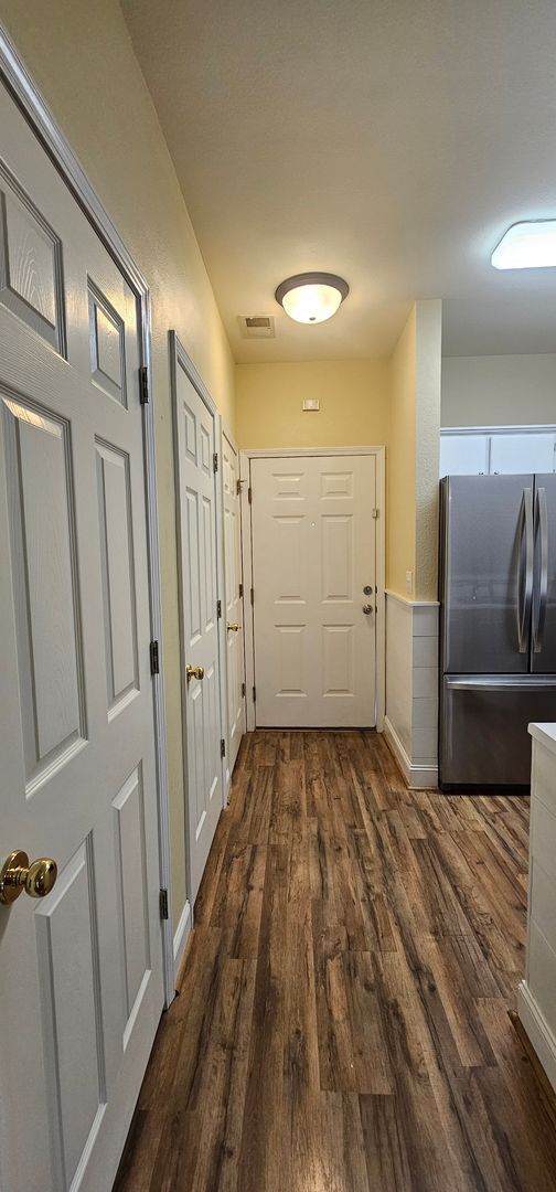 Building Photo - River Oaks Community