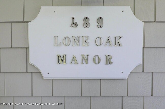 Building Photo - 489 Sycamore Ave