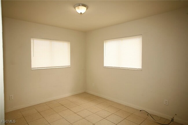 Building Photo - 122 Gordon Ave S