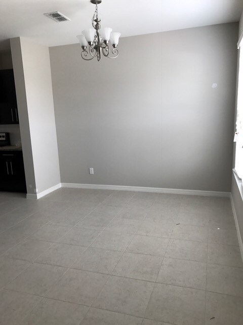 Building Photo - 3 bedroom and 2 bathrooms townhome