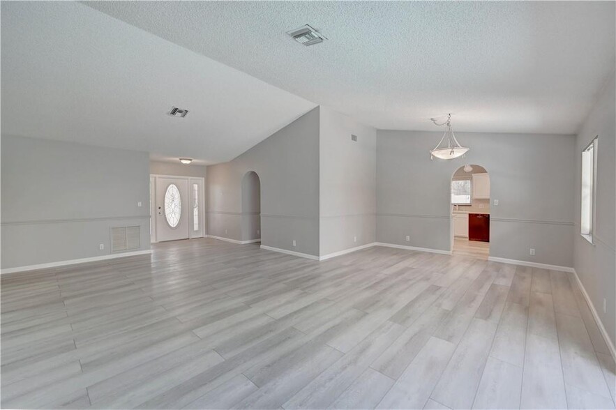 Building Photo - 7785 W Country Club Blvd