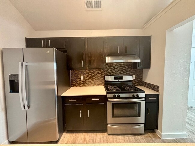 Building Photo - Brown Bark