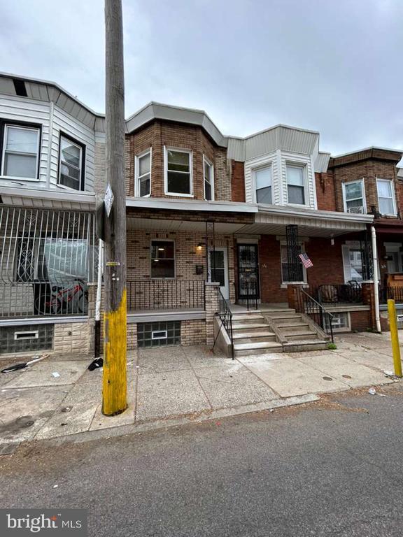Building Photo - 718 E Thayer St