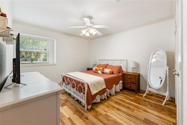 Building Photo - 5823 Duxbury St