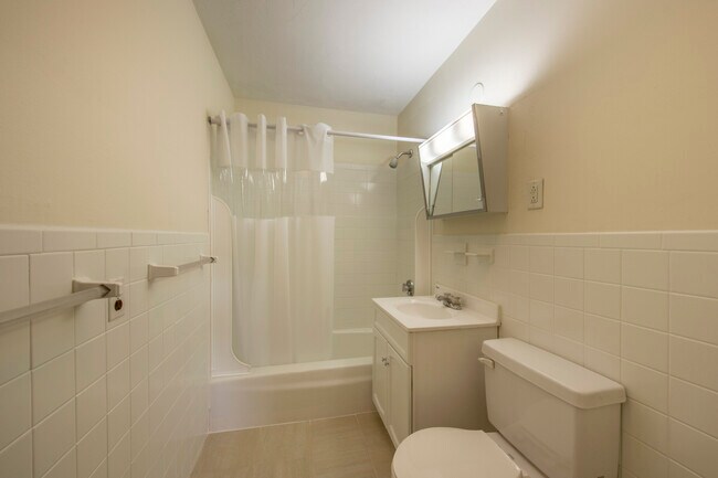 Building Photo - 75 Gardner St