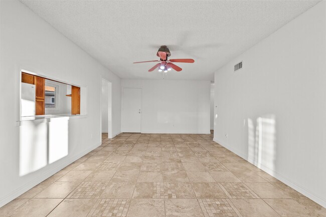 Building Photo - 10561 Alskog St