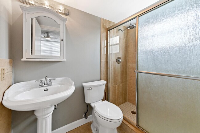 Building Photo - 3910 Crystal Lake Dr