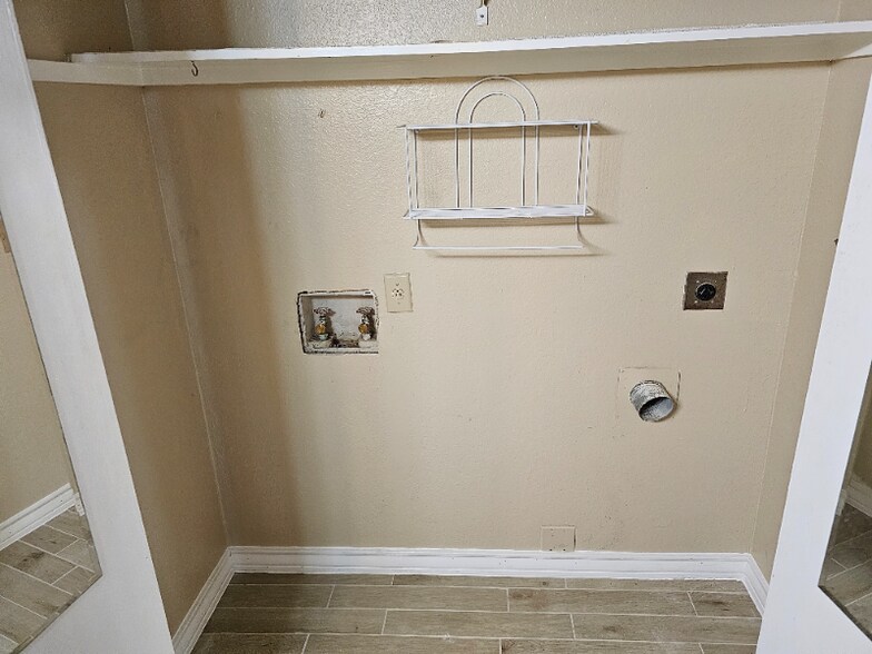 Building Photo - 6220 Bentwood Trail