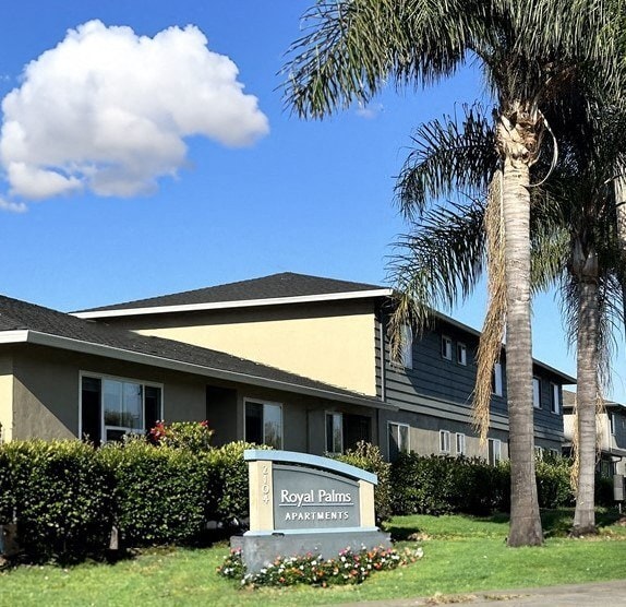 Building Photo - Royal Palms Apartments