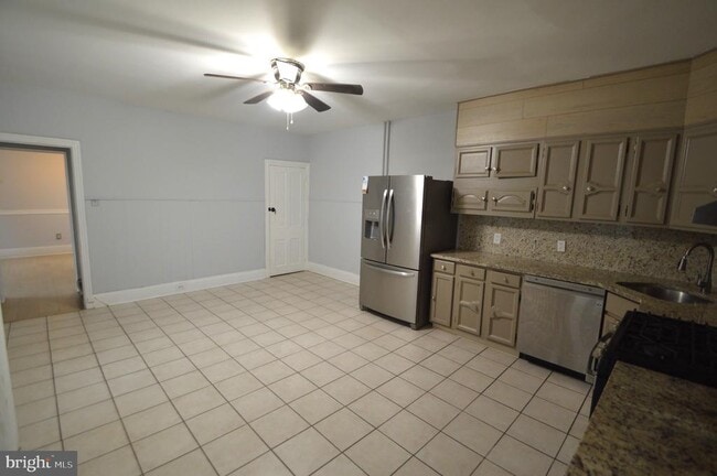 Building Photo - 322 Jones Ave