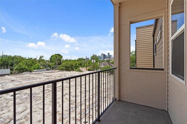 Building Photo - 3510 Saltus St