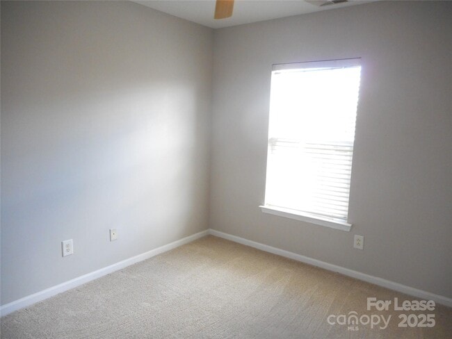 Building Photo - 3804 York Aly