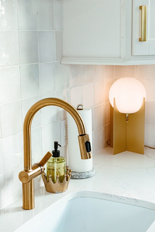 Building Photo - 610 38th St