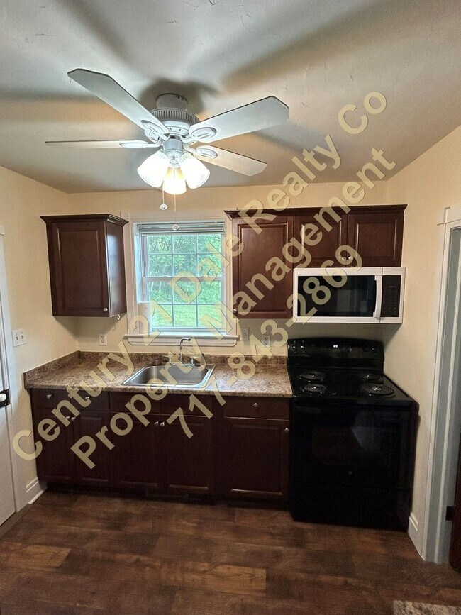 Building Photo - Beautiful 2 Bedroom Home in South Eastern ...