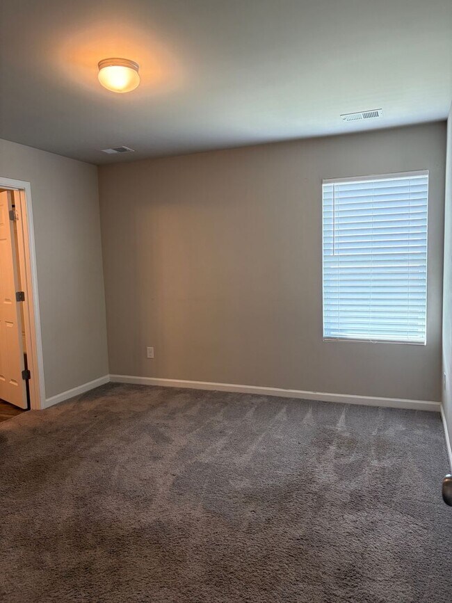 Building Photo - 401 Woodland Trl