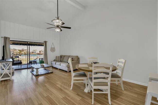 Building Photo - 207 Lakeview Terrace