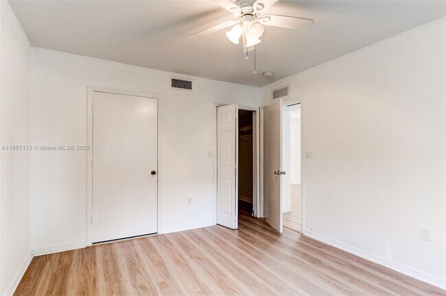 Building Photo - 970 NE 34th Ave