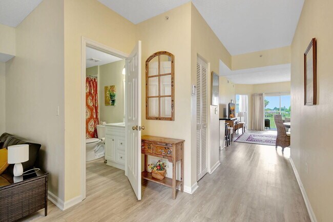 Building Photo - 2060 Greenview Shores Blvd