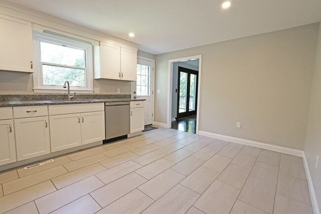 Building Photo - 17 Fairview Dr
