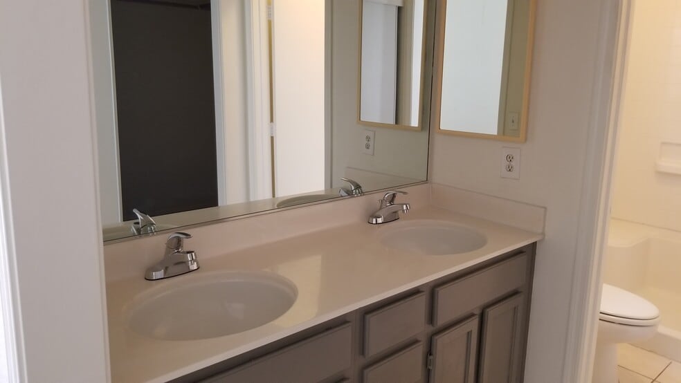 Building Photo - 6904 Luminary Dr