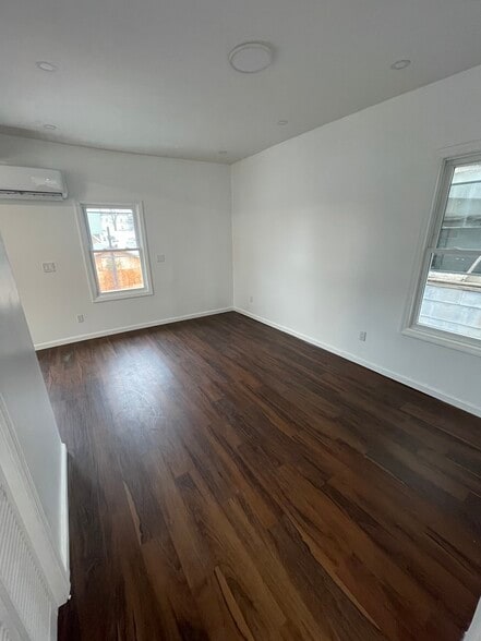 Building Photo - 452 S 1st Ave