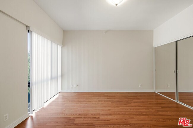 Building Photo - 10445 Wilshire Blvd