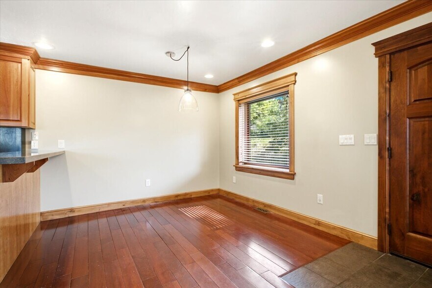 Building Photo - 623 N Wall St